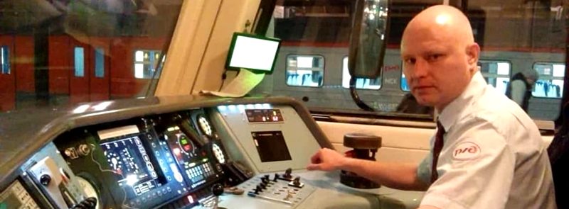 Машинист спас 12-летнюю девочку, потерявшуюся на железной дороге в Сибири фото Машинист спас 12-летнюю девочку, потерявшуюся на железной дороге в Сибири картинка